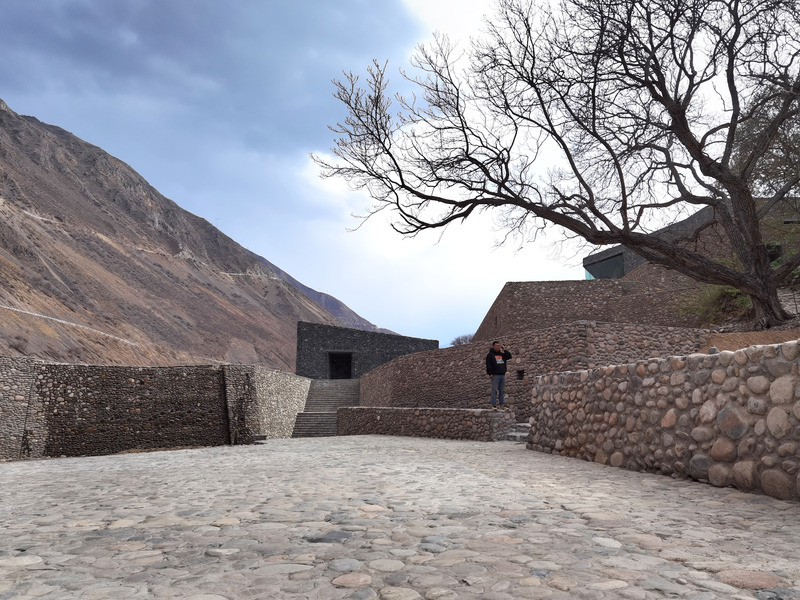 Dossier de presse | 7579-01 - Communiqué de presse | Quzika 1865 Winery Complex: A Link Between Mountain and River, Embedded in Nature - PL-T ARCHITECTURE STUDIO - Architecture industrielle - Crédit photo : wangjianfeng
