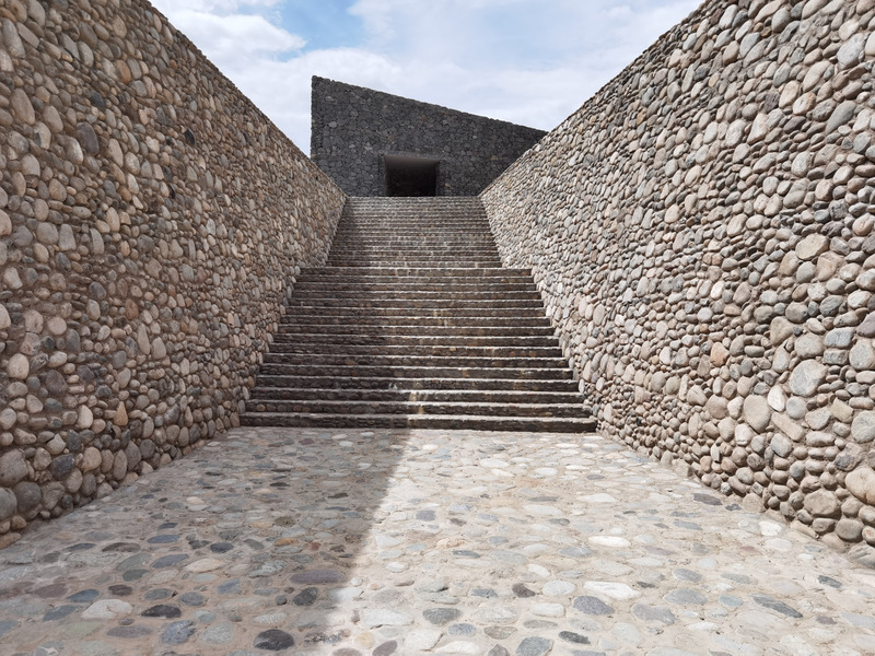 Dossier de presse | 7579-01 - Communiqué de presse | Quzika 1865 Winery Complex: A Link Between Mountain and River, Embedded in Nature - PL-T ARCHITECTURE STUDIO - Architecture industrielle - Crédit photo : wangjianfeng