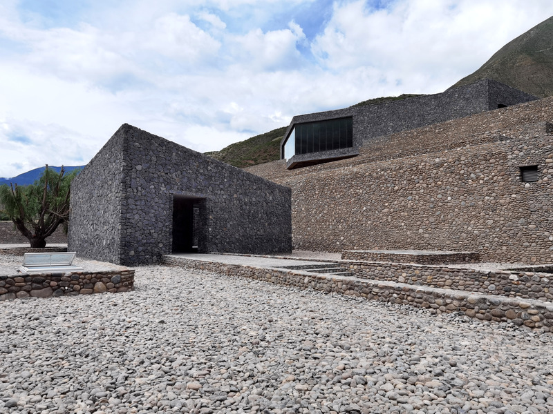 Dossier de presse | 7579-01 - Communiqué de presse | Quzika 1865 Winery Complex: A Link Between Mountain and River, Embedded in Nature - PL-T ARCHITECTURE STUDIO - Architecture industrielle - Crédit photo : wangjianfeng