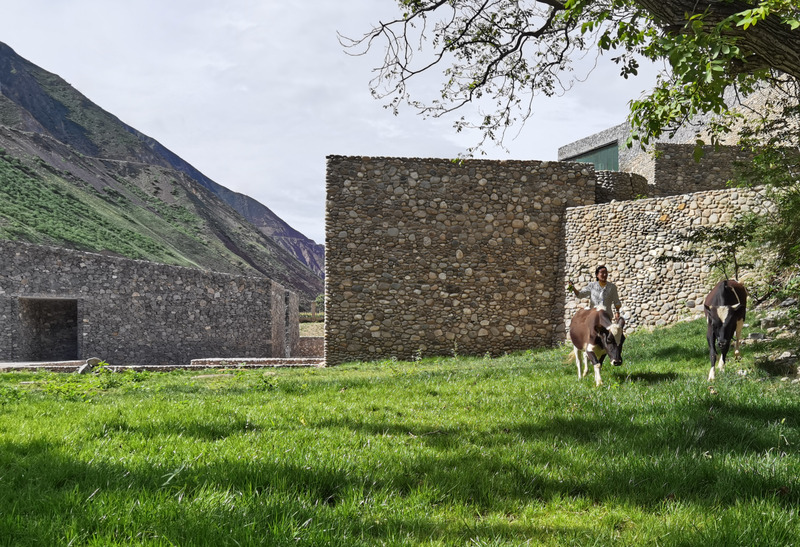 Dossier de presse | 7579-01 - Communiqué de presse | Quzika 1865 Winery Complex: A Link Between Mountain and River, Embedded in Nature - PL-T ARCHITECTURE STUDIO - Architecture industrielle - Crédit photo : wangjianfeng