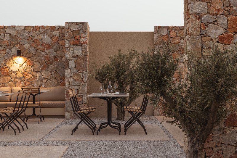 Press kit | 6827-01 - Press release | Gundari Resort - Block722 - Commercial Architecture - Gundari_outdoor yard restaurant - Photo credit: Ana Santl