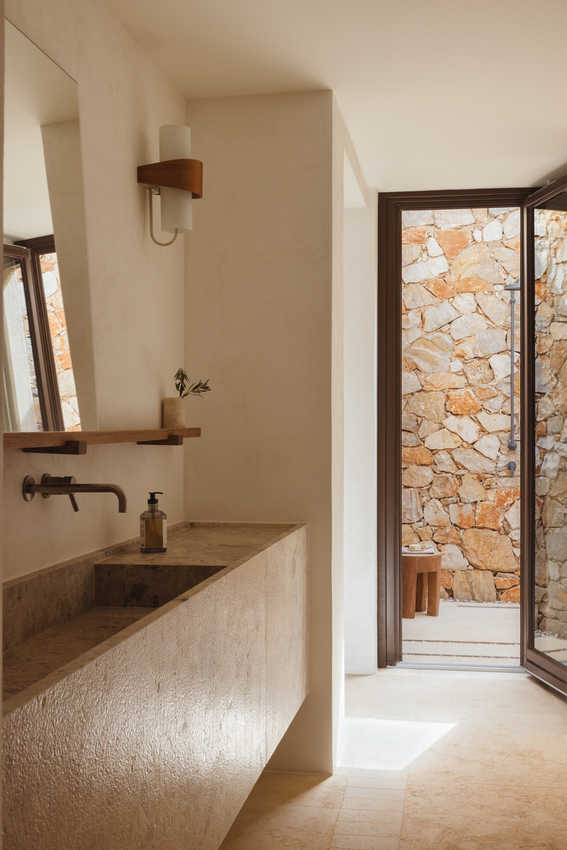 Press kit | 6827-01 - Press release | Gundari Resort - Block722 - Commercial Architecture -  Gundari_sea front suite_bathroom and shower  - Photo credit: Ana Santl
