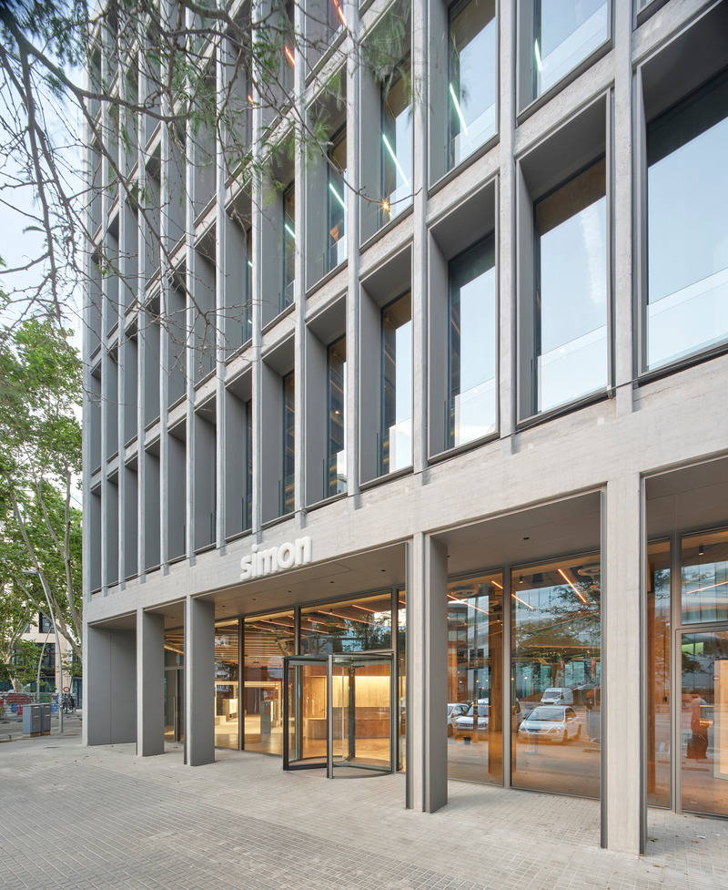 Dossier de presse | 4196-01 - Communiqué de presse | b720 Turns Simon's Old Factory to SWITCH, the Company's New Headquarters - b720 Fermín Vázquez Arquitectos - Architecture commerciale - Crédit photo : José Hevia