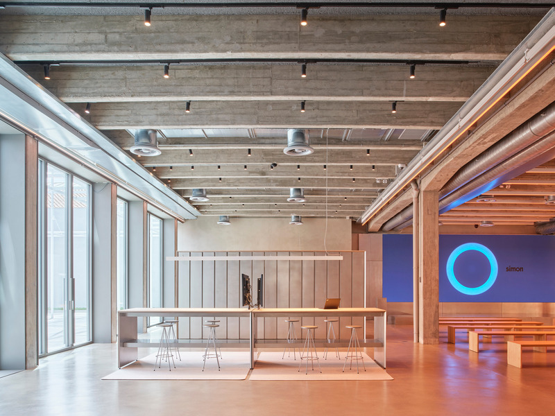 Dossier de presse | 4196-01 - Communiqué de presse | b720 Turns Simon's Old Factory to SWITCH, the Company's New Headquarters - b720 Fermín Vázquez Arquitectos - Architecture commerciale - Crédit photo : José Hevia