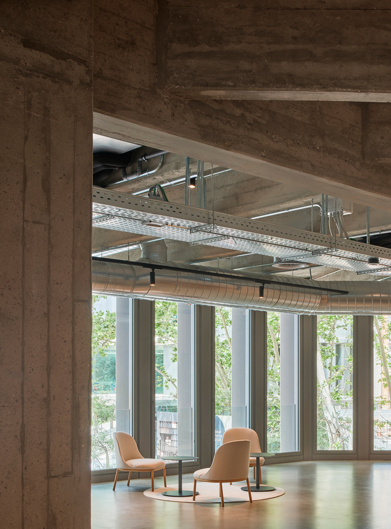 Dossier de presse | 4196-01 - Communiqué de presse | b720 Turns Simon's Old Factory to SWITCH, the Company's New Headquarters - b720 Fermín Vázquez Arquitectos - Architecture commerciale - Crédit photo : José Hevia
