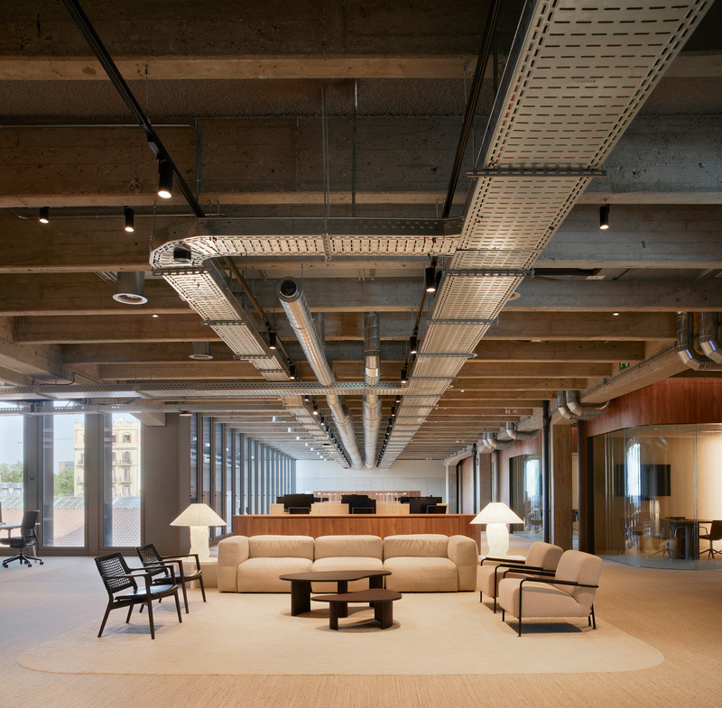 Dossier de presse | 4196-01 - Communiqué de presse | b720 Turns Simon's Old Factory to SWITCH, the Company's New Headquarters - b720 Fermín Vázquez Arquitectos - Architecture commerciale - Crédit photo : José Hevia