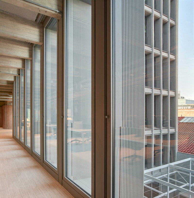 Dossier de presse | 4196-01 - Communiqué de presse | b720 Turns Simon's Old Factory to SWITCH, the Company's New Headquarters - b720 Fermín Vázquez Arquitectos - Architecture commerciale - Crédit photo : José Hevia