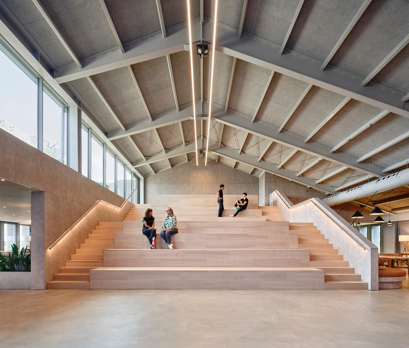 Dossier de presse | 4196-01 - Communiqué de presse | b720 Turns Simon's Old Factory to SWITCH, the Company's New Headquarters - b720 Fermín Vázquez Arquitectos - Architecture commerciale - Crédit photo : José Hevia