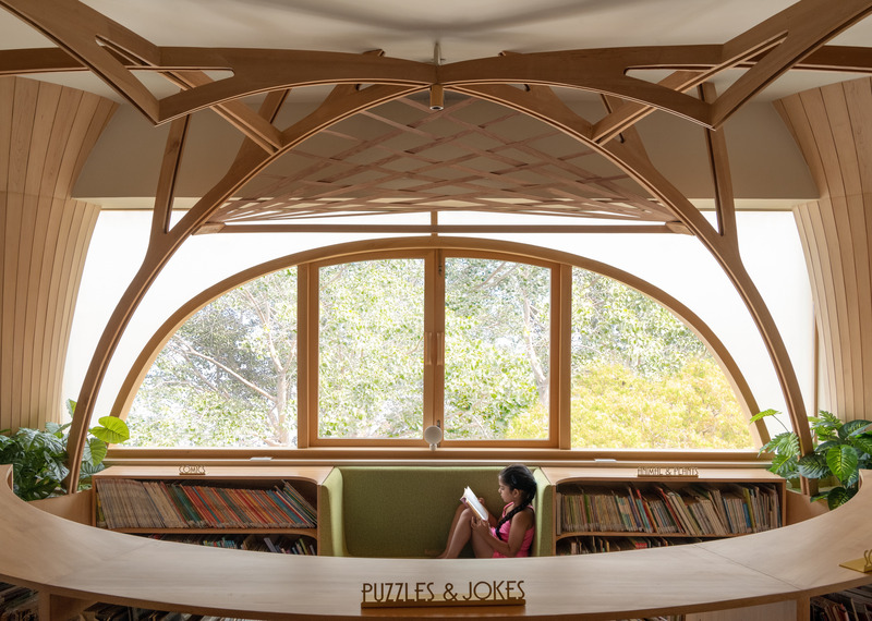 Press kit | 7591-01 - Press release | The Forest of Knowledge - studio HINGE - Commercial Interior Design - Built-in benches below windows offer informal seating - Photo credit: Suryan//Dang