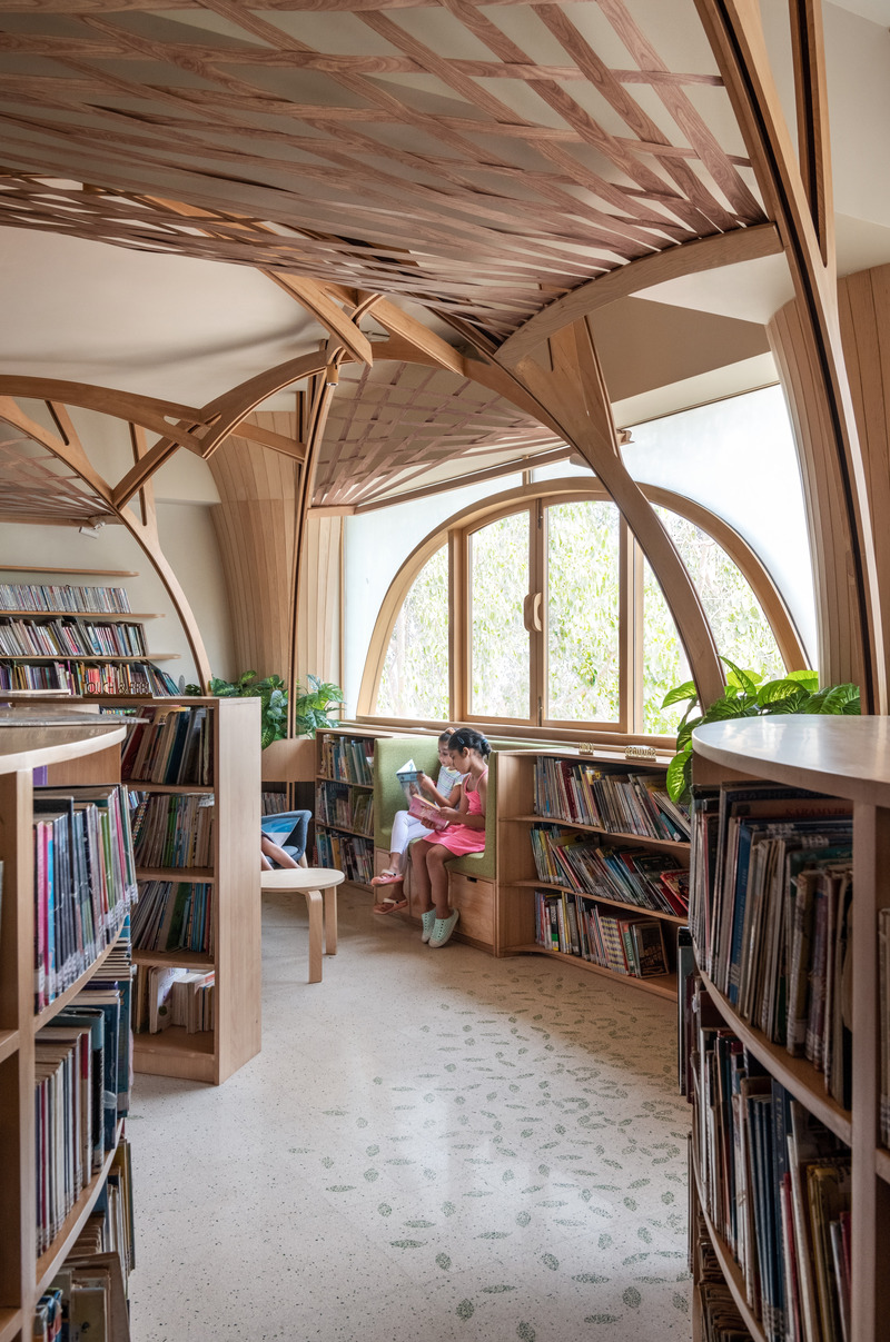 Press kit | 7591-01 - Press release | The Forest of Knowledge - studio HINGE - Commercial Interior Design - Reading under canopies, natural and manmade - Photo credit: Suryan//Dang