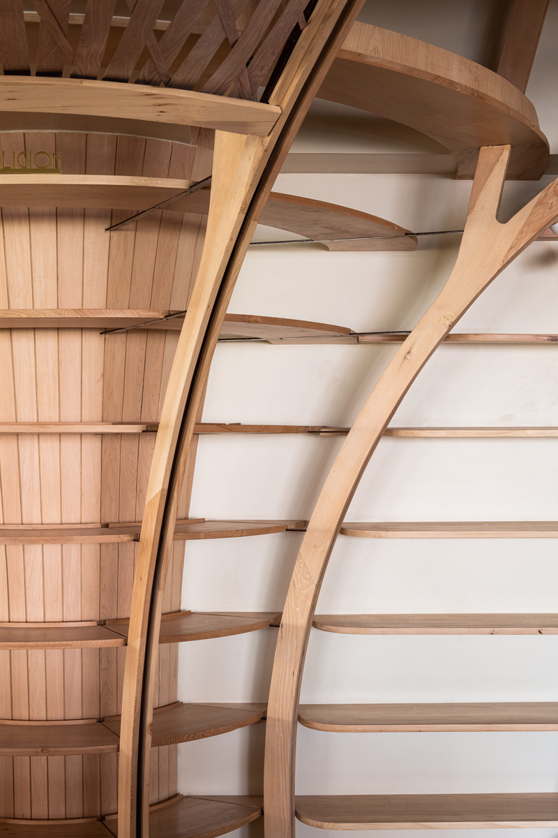 Press kit | 7591-01 - Press release | The Forest of Knowledge - studio HINGE - Commercial Interior Design - Detail of circular tree shelves - Photo credit: Suryan//Dang