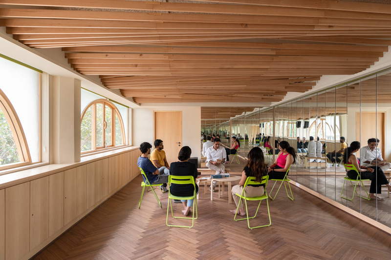 Press kit | 7591-01 - Press release | The Forest of Knowledge - studio HINGE - Commercial Interior Design - Workshop room - book readings - Photo credit: Suryan//Dang