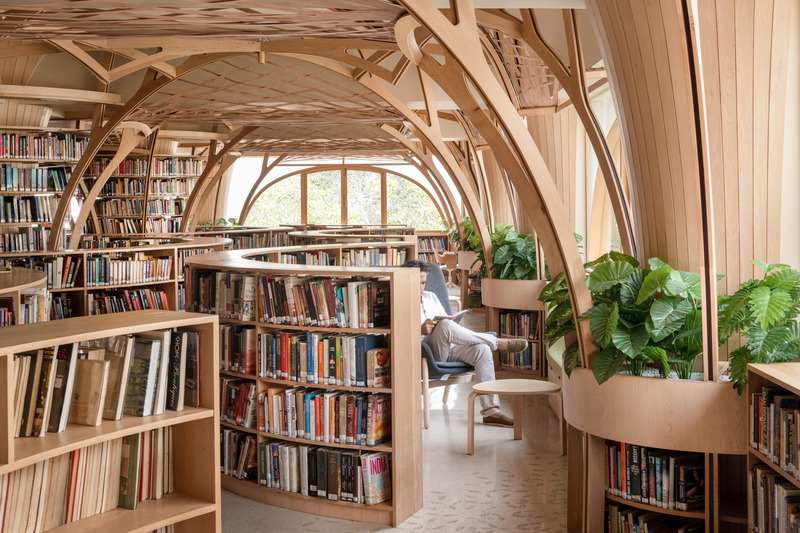 Press kit | 7591-01 - Press release | The Forest of Knowledge - studio HINGE - Commercial Interior Design - <p>The window bays provide space to read privately, with abundant daylight</p> - Photo credit: Suryan//Dang