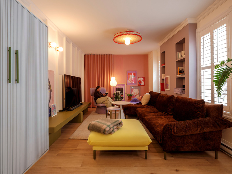 Dossier de presse | 1698-05 - Communiqué de presse | La Maison Perron - Perron - Design d’intérieur commercial -  Appartement - Salon avec mobilier par Sancal (Es) et luminaires par Gropius lamps (Es) - Crédit photo : Paul Dussault