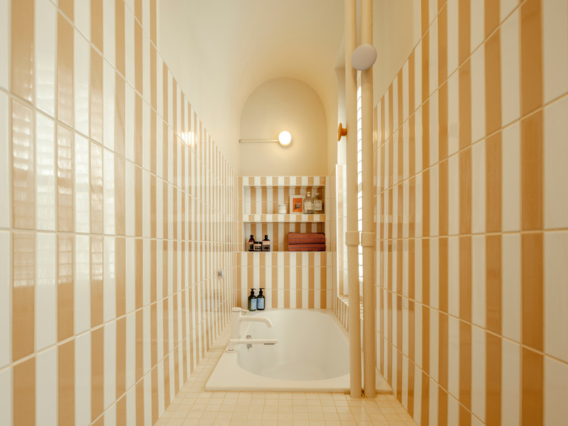 Dossier de presse | 1698-05 - Communiqué de presse | La Maison Perron - Perron - Design d’intérieur commercial - Appartement - Bain cocon - Crédit photo : Paul Dussault