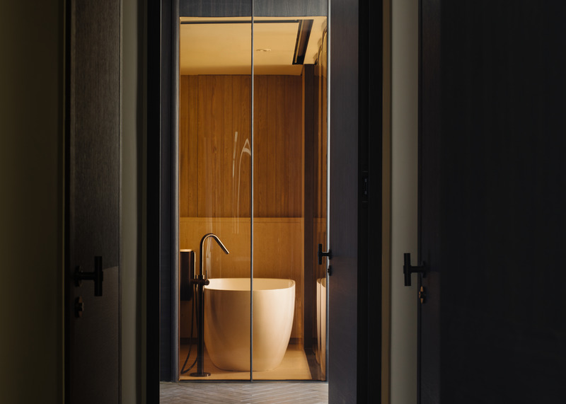 Press kit | 3639-01 - Press release | Soma Mot - 932 Design Private Limited - Residential Interior Design -  Master bath 3  - Photo credit: Khoo GuoJie