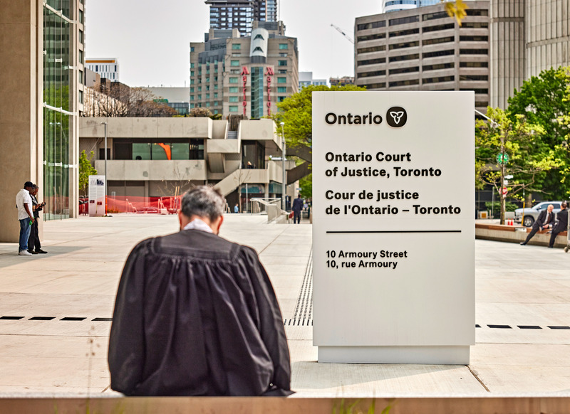 Dossier de presse | 7592-01 - Communiqué de presse | Award-Winning Wayfinding for New RPBW Courthouse - Frontier Design - Design graphique - Crédit photo : Tom Rideout