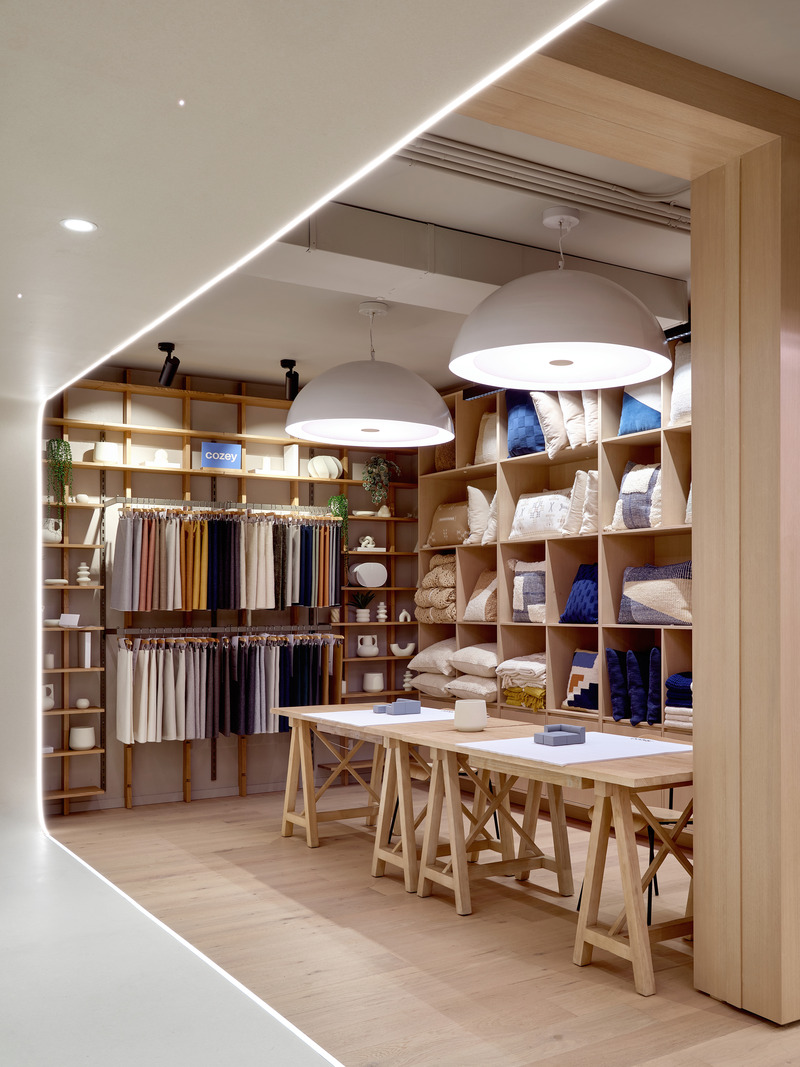 Dossier de presse | 2626-03 - Communiqué de presse | Boutique phare Cozey - LAAB architecture - Architecture commerciale - <p class="">Vue rapprochée du centre de design Cozey</p> - Crédit photo : <p class="">Riley Snelling</p>