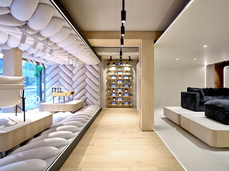 Dossier de presse | 2626-03 - Communiqué de presse | Boutique phare Cozey - LAAB architecture - Architecture commerciale - <p class="">Espace d’arrivée en boutique</p> - Crédit photo : Riley Snelling