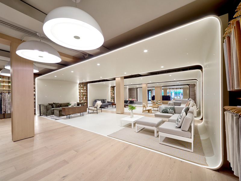 Dossier de presse | 2626-03 - Communiqué de presse | Boutique phare Cozey - LAAB architecture - Architecture commerciale - <p class="">Vue de la boutique à partir du centre de design</p> - Crédit photo : Riley Snelling