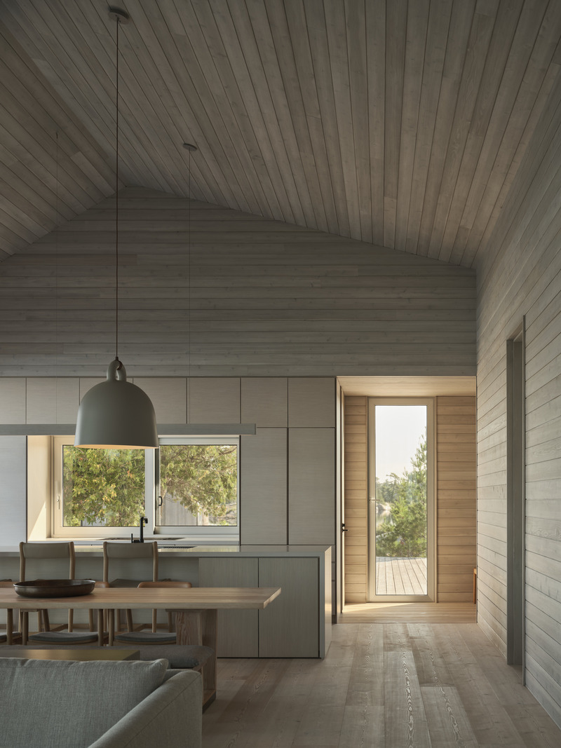 Dossier de presse | 1728-05 - Communiqué de presse | Akb_Whistling Wind Island - Akb Architects - Architecture résidentielle - Main cottage interior - Crédit photo : Doublespace