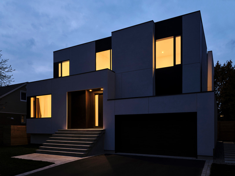 Press kit | 3491-04 - Press release | A Symphony of Light and Form: Atelier Sun's Rothko-Inspired Masterpiece in Downtown Oakville - Atelier Sun - Residential Architecture - Art Collector House at Dusk - Photo credit: Joel Esposito