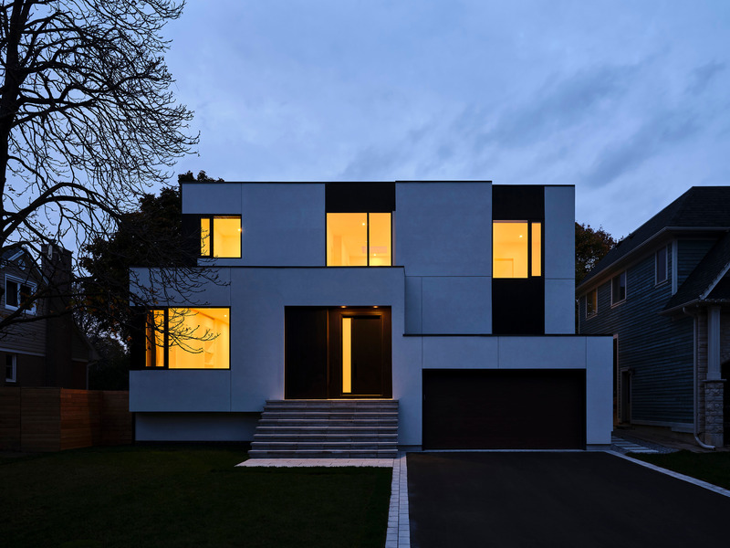 Press kit | 3491-04 - Press release | A Symphony of Light and Form: Atelier Sun's Rothko-Inspired Masterpiece in Downtown Oakville - Atelier Sun - Residential Architecture - Art Collector House at Dusk - Photo credit: Joel Esposito