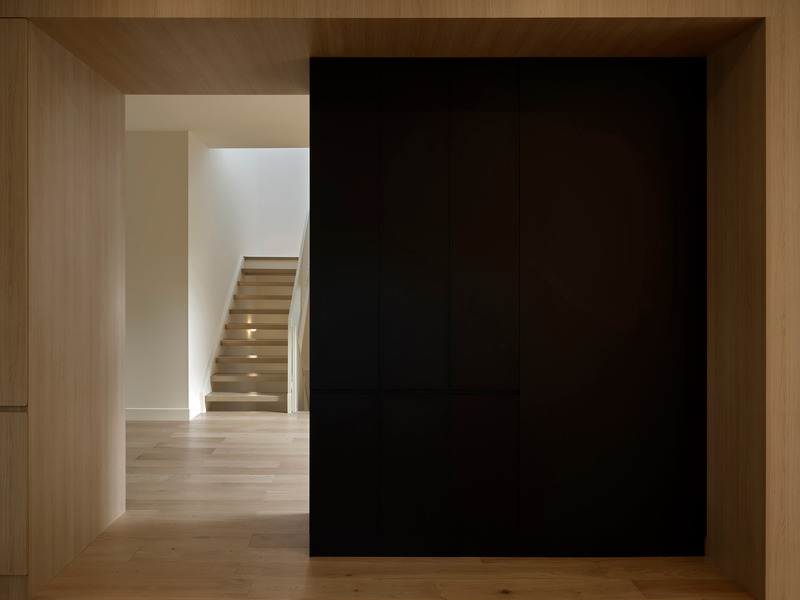 Press kit | 3491-04 - Press release | A Symphony of Light and Form: Atelier Sun's Rothko-Inspired Masterpiece in Downtown Oakville - Atelier Sun - Residential Architecture - Dining room view to stair case - Photo credit: Joel Esposito