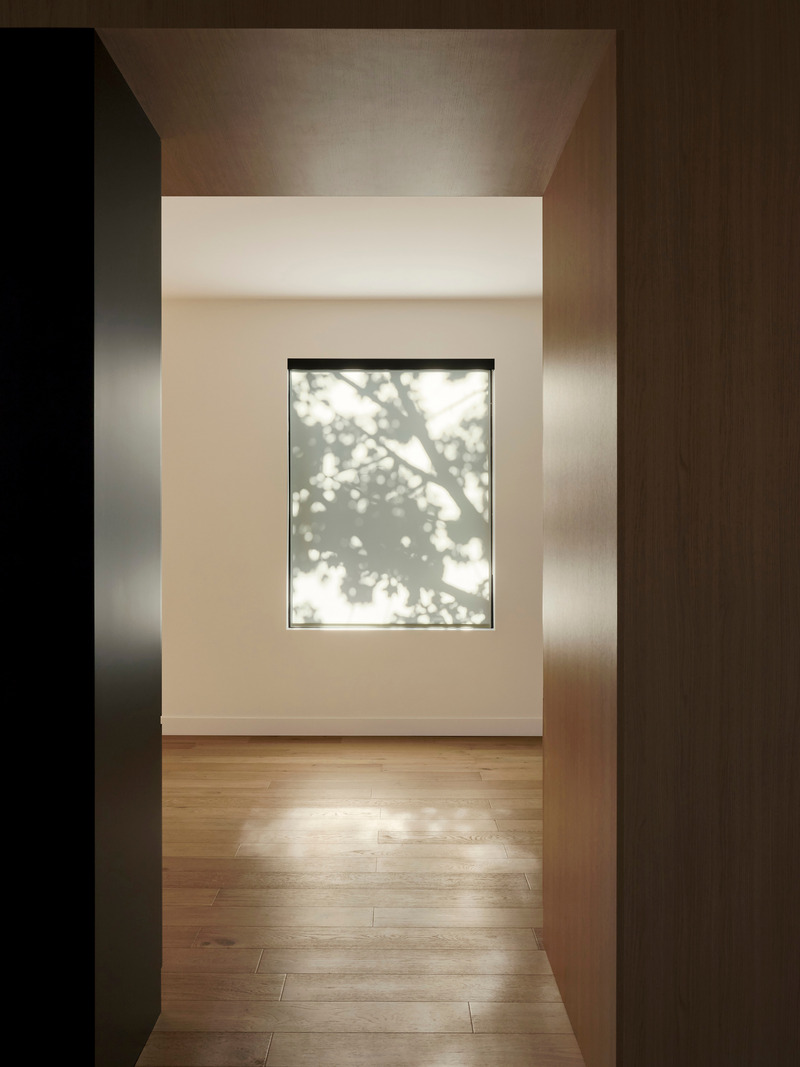 Press kit | 3491-04 - Press release | A Symphony of Light and Form: Atelier Sun's Rothko-Inspired Masterpiece in Downtown Oakville - Atelier Sun - Residential Architecture - Dining room view - Photo credit: Joel Esposito