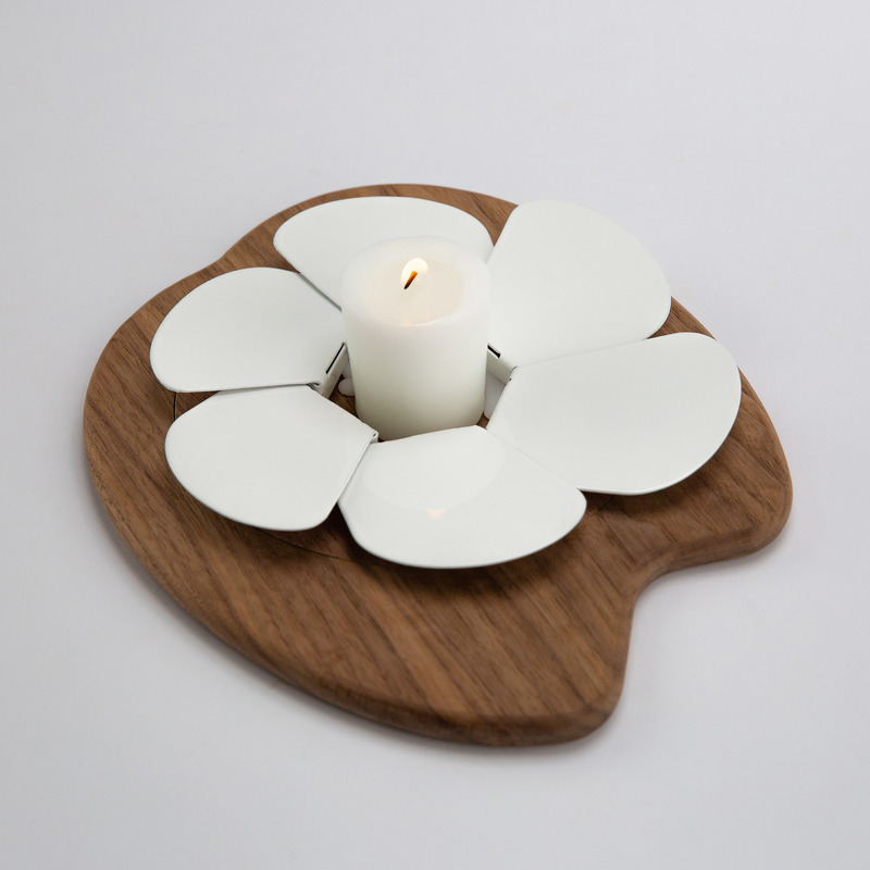 Press kit | 7599-01 - Press release | Blooming Moments: An Illustration of Design as the Creation of Significant Forms - Siyun Xue - Product - Candel Holder - Photo credit: Siyun Xue