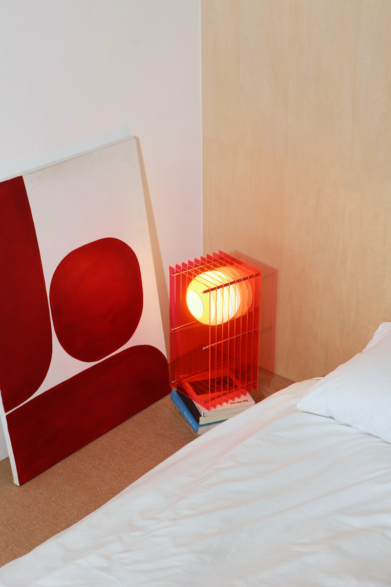 Dossier de presse | 7491-01 - Communiqué de presse | Lớp, une sculpture lumineuse pour BằNG - BằNG - Design d’éclairage - Lớp petit rectangle en rose electrique - Crédit photo : BằNG
