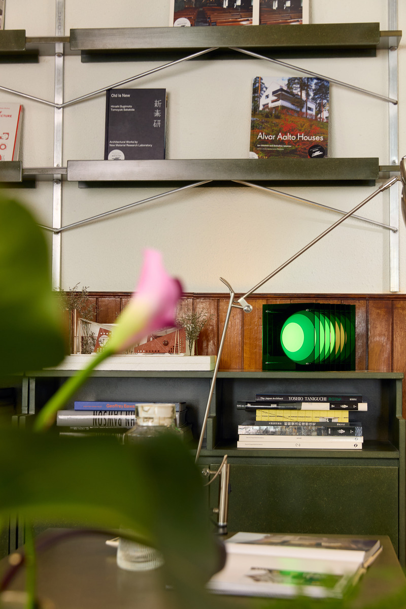 Dossier de presse | 7491-01 - Communiqué de presse | Lớp, une sculpture lumineuse pour BằNG - BằNG - Design d’éclairage - Lớp petit carré en vert - Crédit photo : BằNG