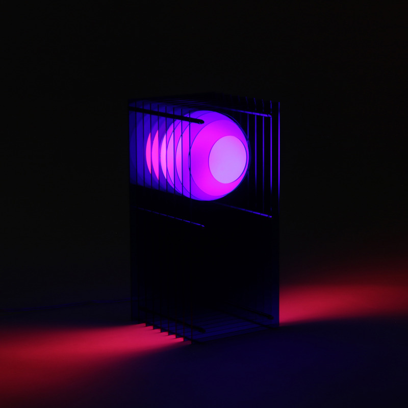 Dossier de presse | 7491-01 - Communiqué de presse | Lớp, une sculpture lumineuse pour BằNG - BằNG - Design d’éclairage - Lớp petit rectangle en bleu - Crédit photo : BằNG