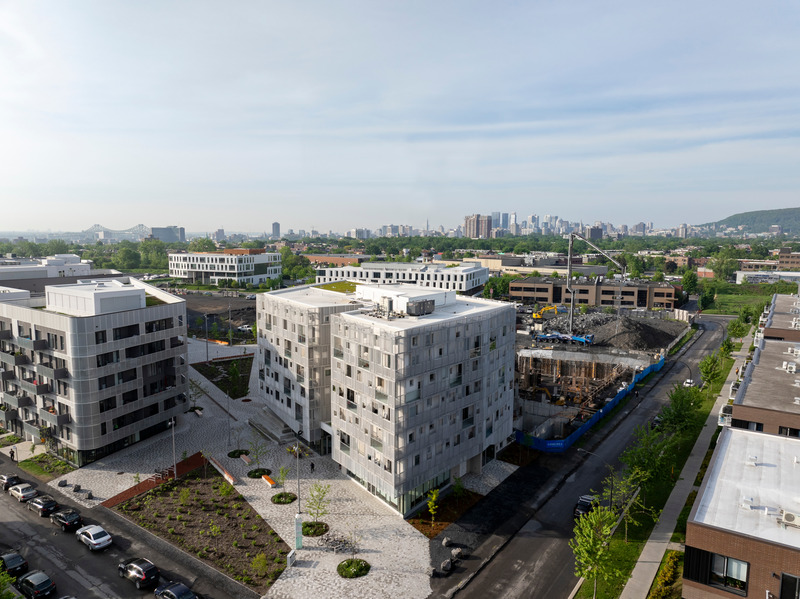 Press kit | 1676-07 - Press release | Rose des Vents: 123 Affordable Student Housing Units Designed by ADHOC - ADHOC - Residential Architecture - In addition to its pursuit of optimal energy efficiency, Rose des Vents connects to the Angus eco-district’s energy loop.  - Photo credit: Maxime Brouillet 