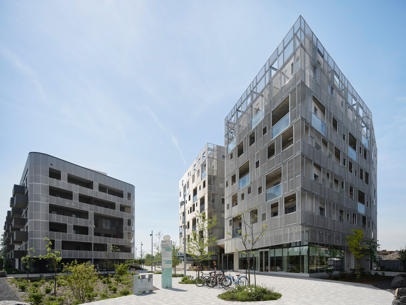 Press kit | 1676-07 - Press release | Rose des Vents: 123 Affordable Student Housing Units Designed by ADHOC - ADHOC - Residential Architecture - Located in Quebec’s first LEED ND-certified eco-district, Rose des Vents is distinguished by sustainable energy solutions integrated into its design and operation. The building benefits from a high-performance envelope system with continuous rigid insulation applied entirely outside the structural framework and continuous thermal bridge breakers on the walkways, reducing thermal losses and enhancing airtightness.  - Photo credit: Maxime Brouillet 