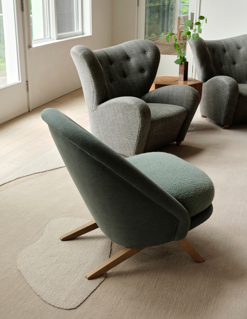 Dossier de presse | 6316-04 - Communiqué de presse | Summer Lake House - Ashley Botten Design - Design d’intérieur résidentiel - <p>A custom carpet, with varying loop and pile heights, was mapped out within the furniture layout to ensure blush shadows would highlight specific areas, like where the leg of a chair meets the floor.</p><br><br> - Crédit photo : Patrick Biller