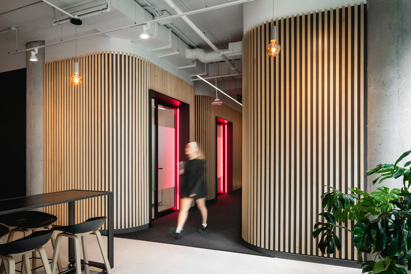 Press kit | 2626-04 - Press release | Plus Company Campus & Cossette Offices - LAAB architecture - Commercial Interior Design - Ensemble view of the recording studio's foyer - Photo credit: Raphael Thibodeau