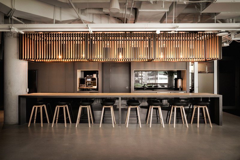 Press kit | 2626-04 - Press release | Plus Company Campus & Cossette Offices - LAAB architecture - Commercial Interior Design - Elevation view of lounge bar and chandelier - Photo credit:  Raphael Thibodeau &amp; LAAB