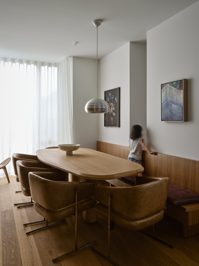Dossier de presse | 7600-01 - Communiqué de presse | A Fresh Face in a Familiar Place: Summerhill Family Home Blends Contemporary Living with Neighborhood Charm - Barbora Vokac Taylor Architect Inc. - Architecture résidentielle - <p class="">“It was critical to keep visual connections between the spaces, but also to define physical separations,” explains Ms. Vokac Taylor. </p> - Crédit photo :  Doublespace Photography 