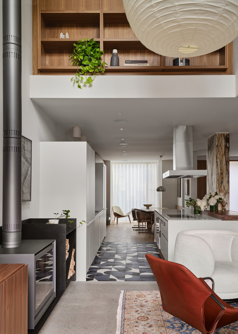 Dossier de presse | 7600-01 - Communiqué de presse | A Fresh Face in a Familiar Place: Summerhill Family Home Blends Contemporary Living with Neighborhood Charm - Barbora Vokac Taylor Architect Inc. - Architecture résidentielle - The interior details elevate daily life—inviting interest and offering delight. Marble slabs adorn steps, counters, benches, and posts, providing a rich and sensual surface that pleases both the eye and the touch. - Crédit photo :  Doublespace Photography 