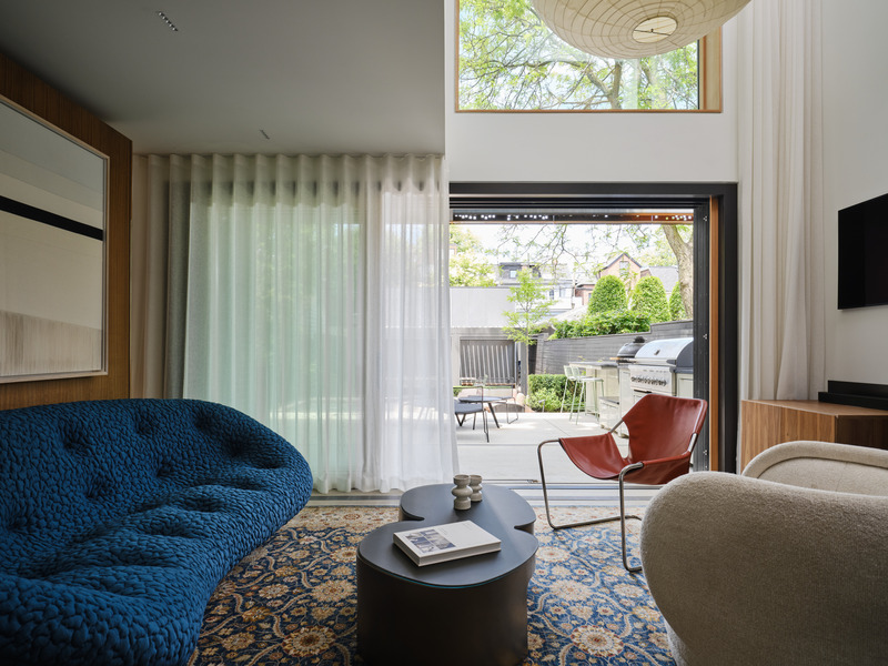 Dossier de presse | 7600-01 - Communiqué de presse | A Fresh Face in a Familiar Place: Summerhill Family Home Blends Contemporary Living with Neighborhood Charm - Barbora Vokac Taylor Architect Inc. - Architecture résidentielle - <p class="">The resulting layout enables a sense of privacy, but without foregoing a sense of connection.</p> - Crédit photo :  Doublespace Photography 