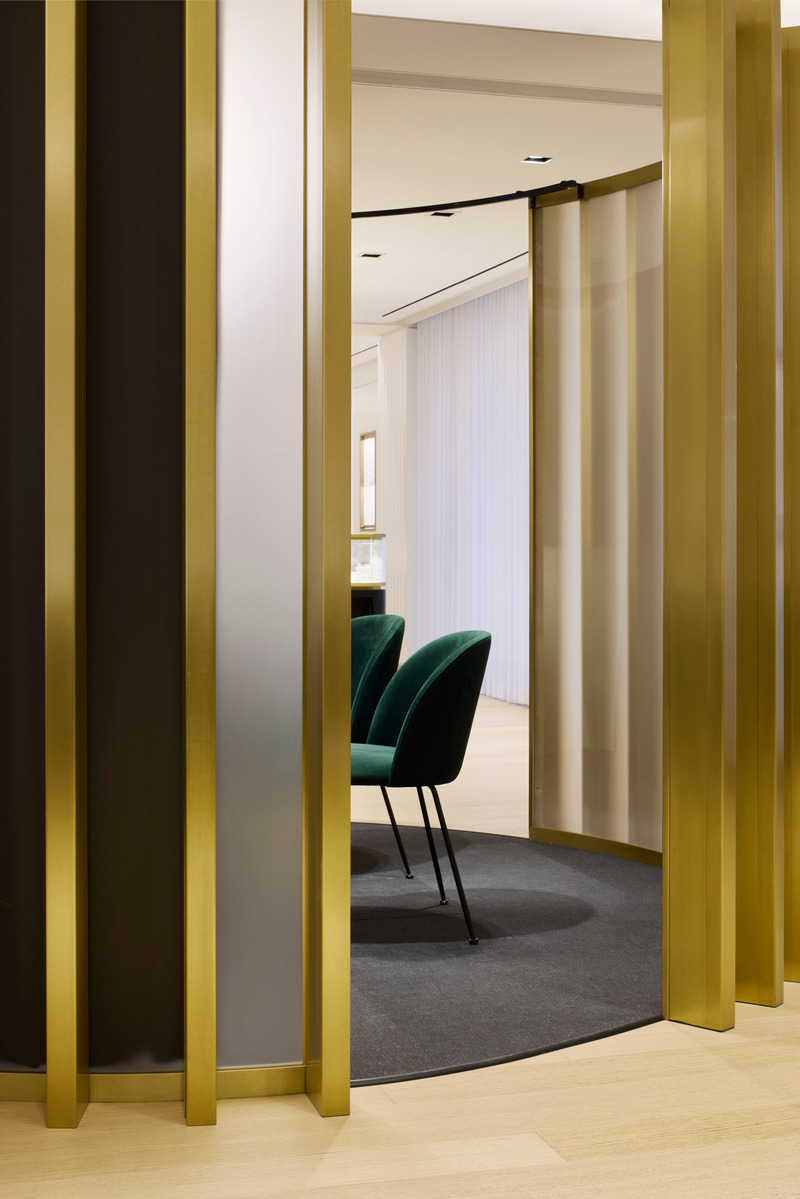 Press kit | 1440-02 - Press release | Château d’Ivoire - Archi- - Commercial Architecture - Brass-framed private area - Photo credit: James Brittain