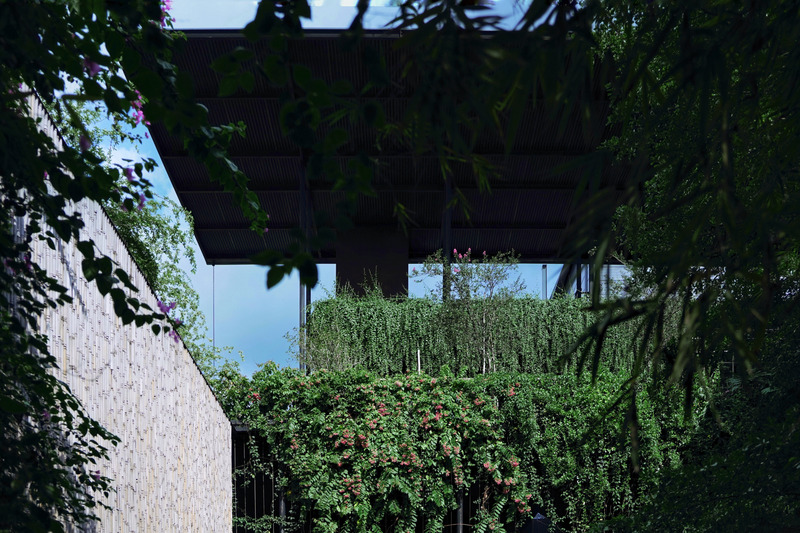 Dossier de presse | 5833-01 - Communiqué de presse | The Vibes Co-Space - Infinitive Architecture - Architecture commerciale - Courtyard upper view - Crédit photo : IFA