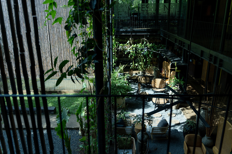 Dossier de presse | 5833-01 - Communiqué de presse | The Vibes Co-Space - Infinitive Architecture - Architecture commerciale - Transition of outdoor and indoor - Crédit photo : IFA