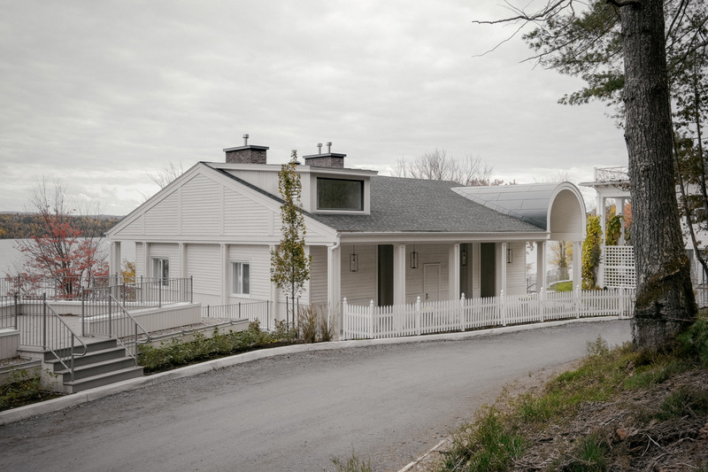 Dossier de presse | 2603-03 - Communiqué de presse | Le Spa à Manoir Hovey - LAMAS Architecture Ltd - Architecture commerciale - Vue de l'approche du niveau des suites - Crédit photo : Félix Michaud