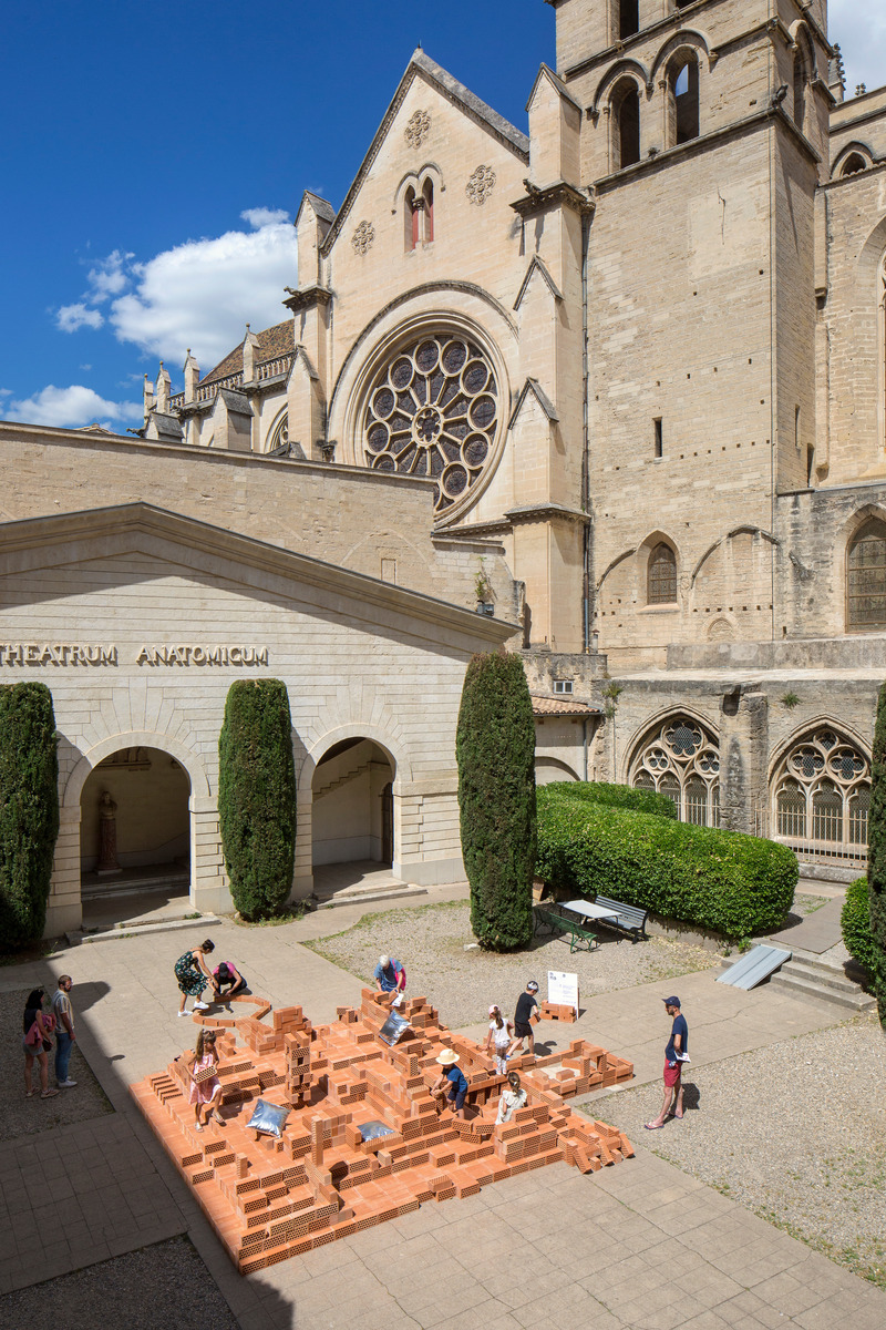 Press kit | 982-56 - Press release | Open Call - FAV 2025 - Association Champ Libre - Festival des Architectures Vives (FAV) - Event + Exhibition - <p>À VOS BRIQUES !</p><p>Marine MANCHON</p> - Photo credit: Crédit photo : photoarchitectures.com<br style=""><span class=""></span>