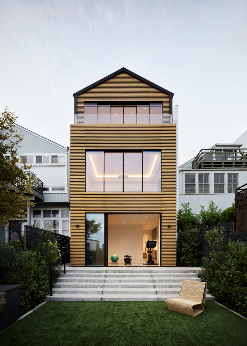 Dossier de presse | 2757-46 - Communiqué de presse | WDA's House of Light and Shadow Defines Contemporary Urban Living - William Duff Architects (WDA) - Architecture résidentielle -  		 	 	 		 			 				 					 						<p>The reimagined rear façade features custom Western Red Cedar and oversized glazed units, including glass doors from Orama Minimal Frames.</p><p> 					<br> 				<br> 			<br> 		<br> </p> 					<br> 				<br> 			<br> 		<br> - Crédit photo :  Matthew Millman with Lucy Bamman (stylist) 