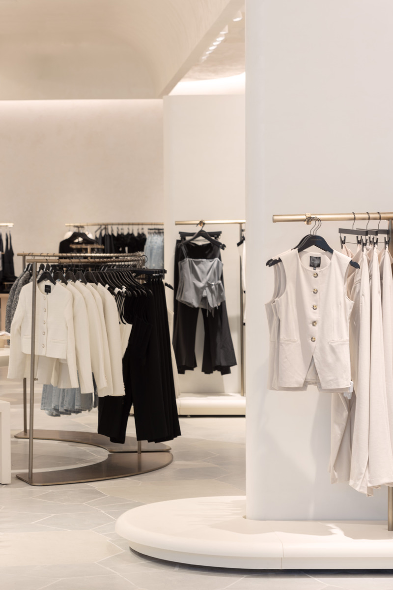 Press kit | 5898-04 - Press release | Dynamite Flagship: Digital Art, AI, and Innovation - Groupe Dynamite inc. - Commercial Interior Design - Photo credit: François Descoteaux