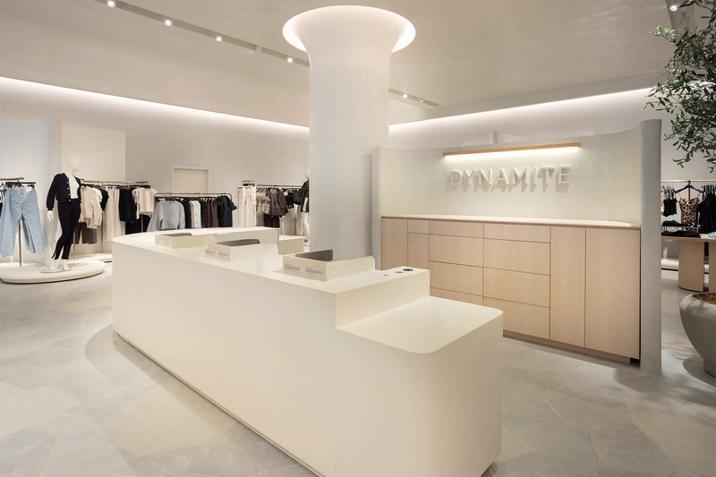 Press kit | 5898-04 - Press release | Dynamite Flagship: Digital Art, AI, and Innovation - Groupe Dynamite inc. - Commercial Interior Design - Photo credit: François Descoteaux