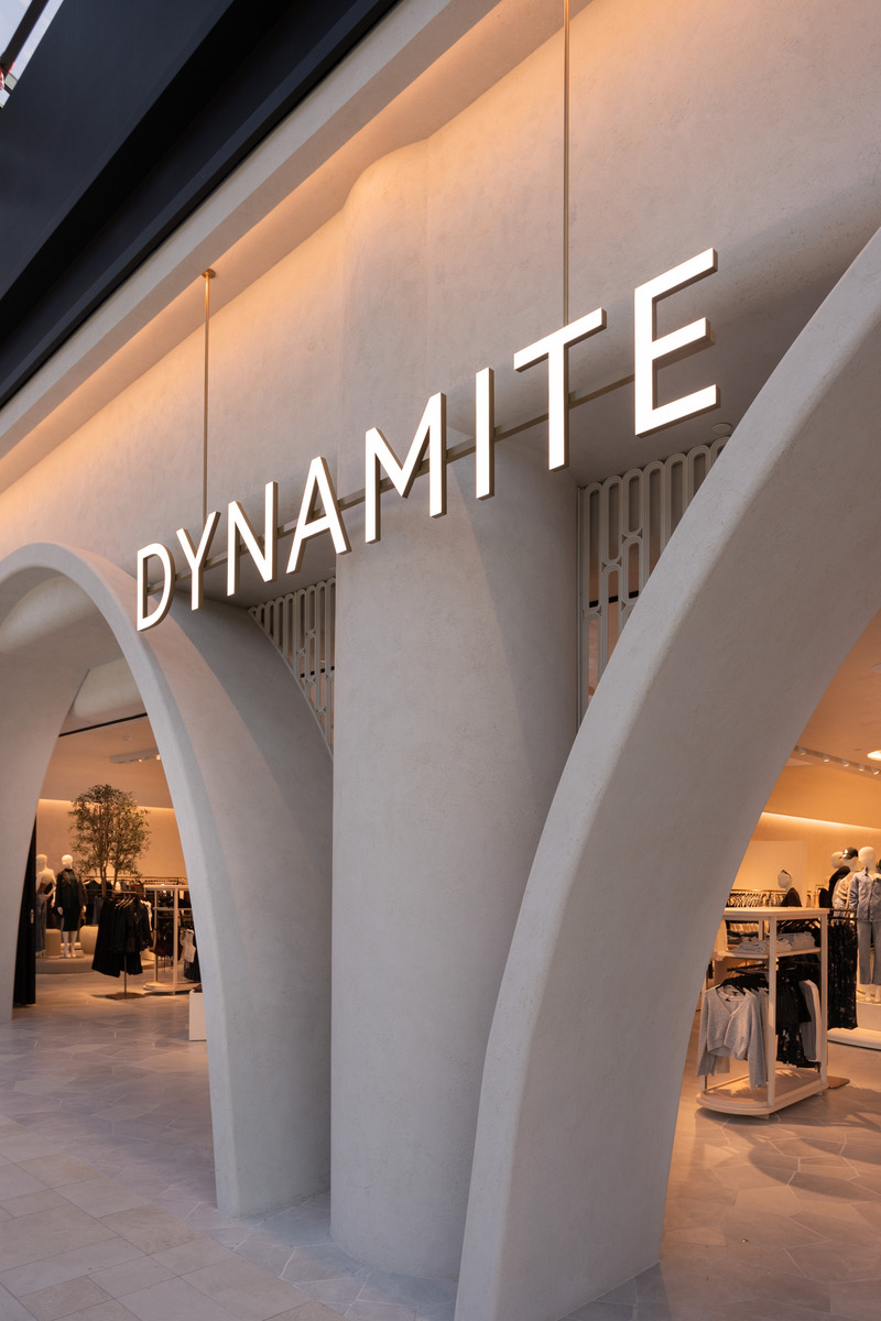 Press kit | 5898-04 - Press release | Dynamite Flagship: Digital Art, AI, and Innovation - Groupe Dynamite inc. - Commercial Interior Design - Photo credit:  François Descoteaux 